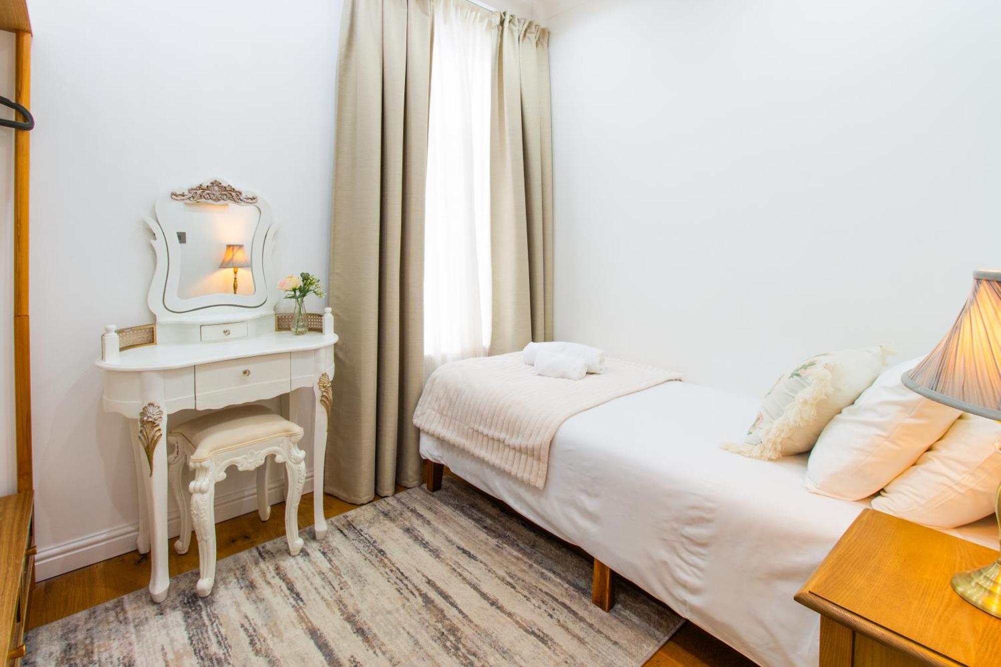 Spacious 4Br House, 2 En Suites With Garden & On-Site Parking ميدستون المظهر الخارجي الصورة